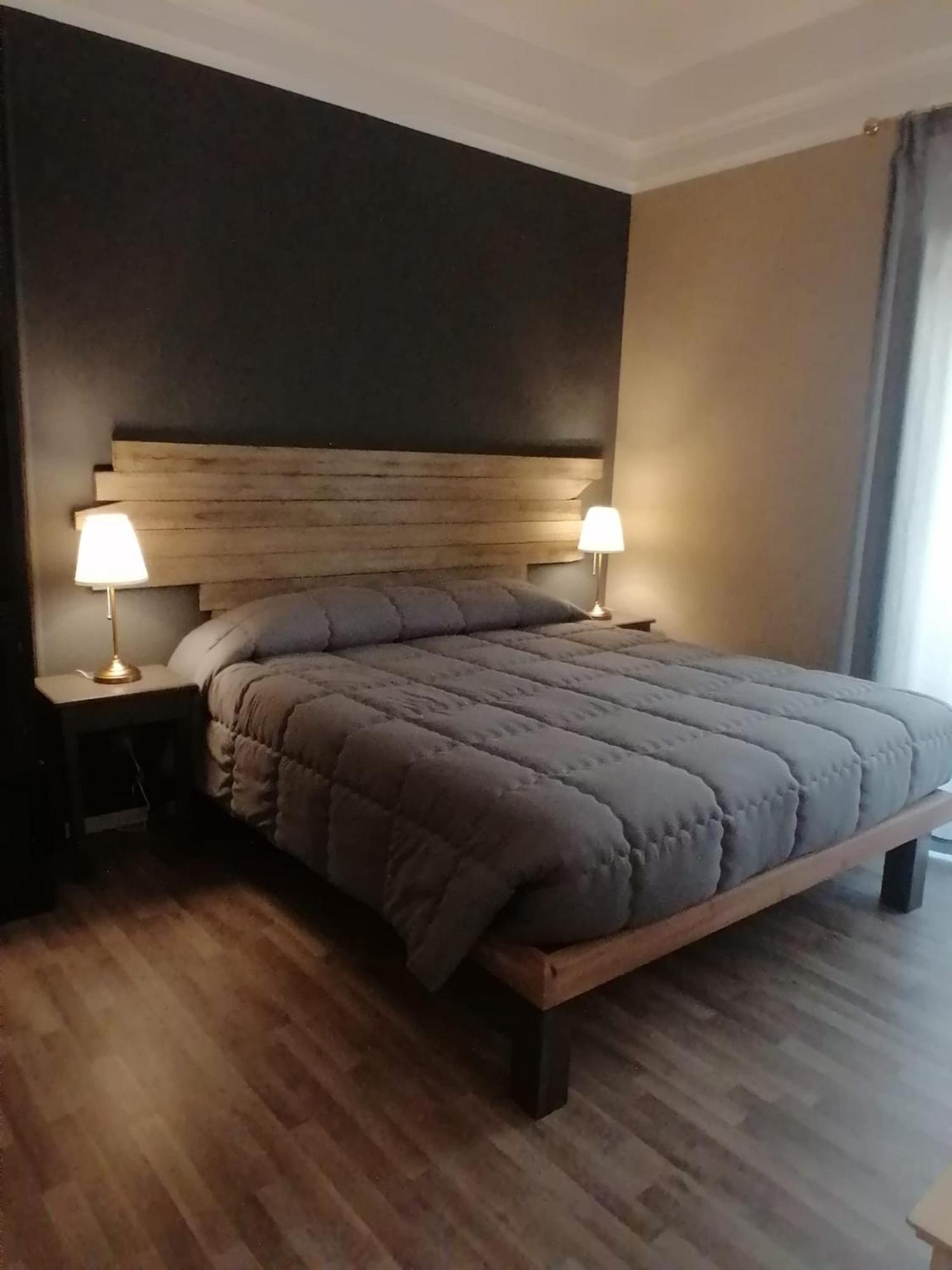 384 Guesthouse Rooms & Suite เอนนา ภายนอก รูปภาพ