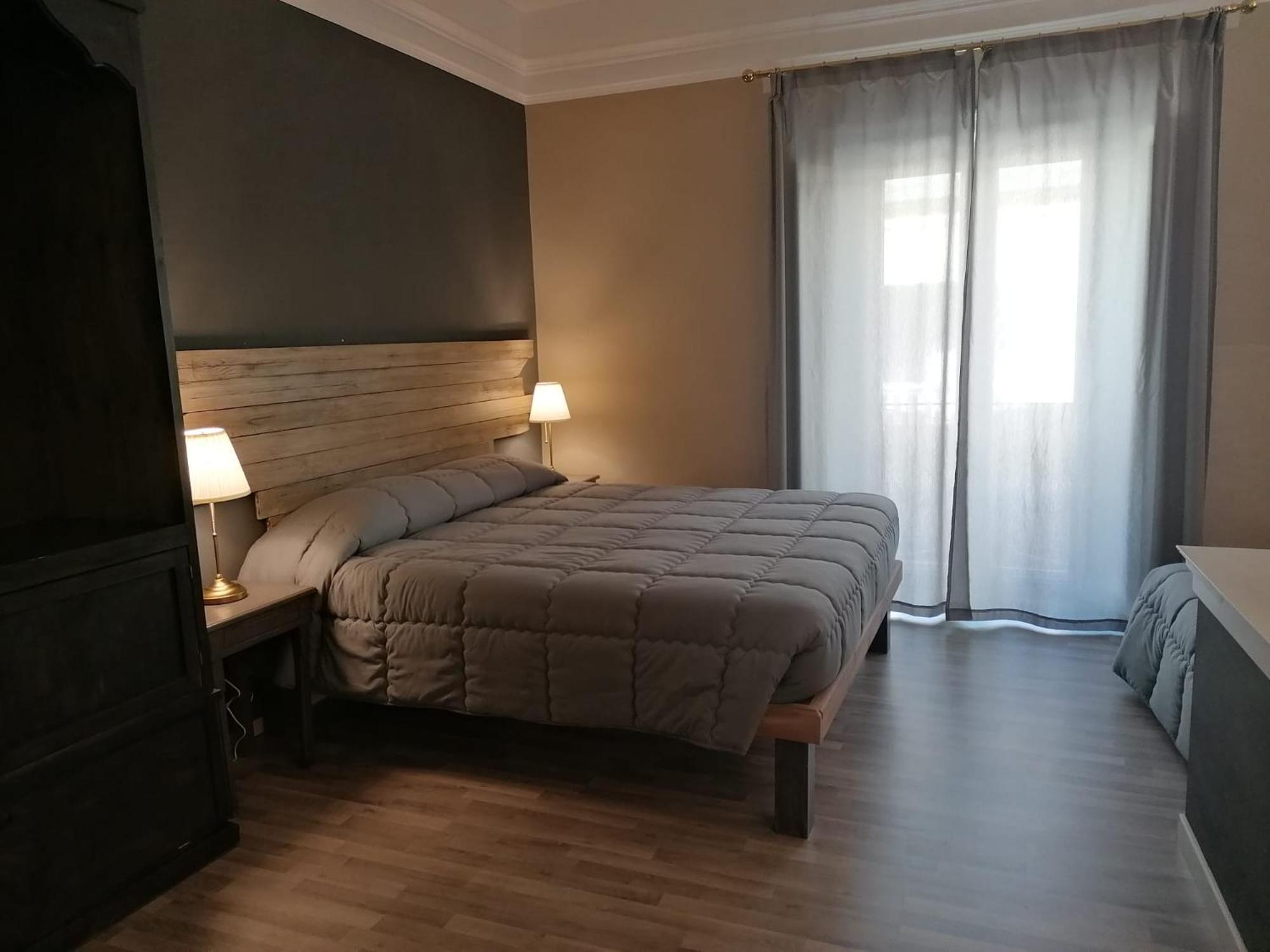 384 Guesthouse Rooms & Suite เอนนา ภายนอก รูปภาพ